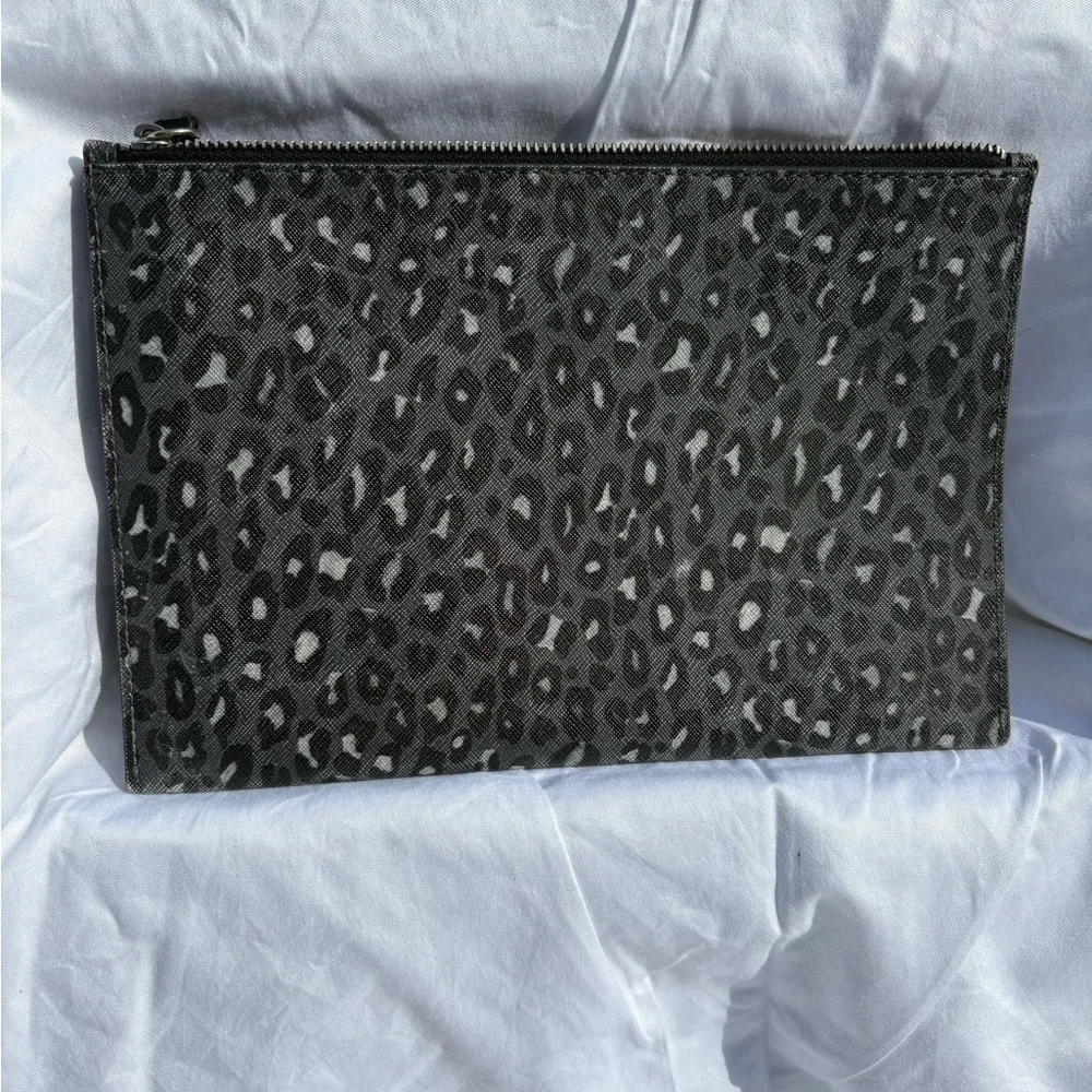 Dkny stylish clutch